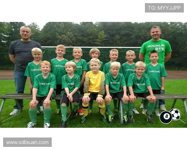 绿茵之外的幸福时刻恭喜纳帅与莱娜在萨尔茨堡完婚足球主帅祝福